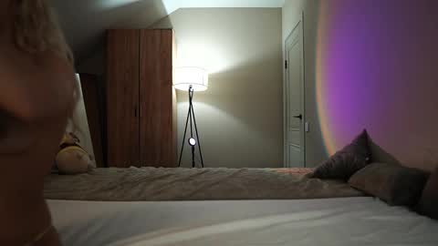 VIKKI online show from October 13, 10:48 am