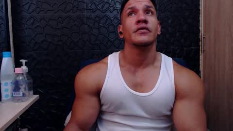 Snapshot of viktorherrera chatting on January 19, 12:31 pm Viktor Herrera online show from January 19, 12:31 pm