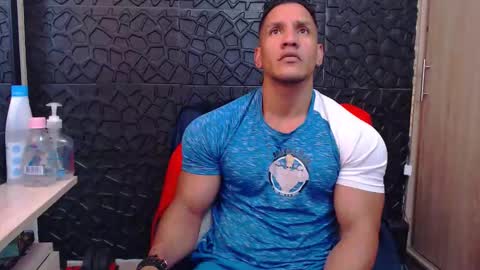 Snapshot of viktorherrera chatting on February 3, 6:35 pm Viktor Herrera online show from February 3, 6:35 pm