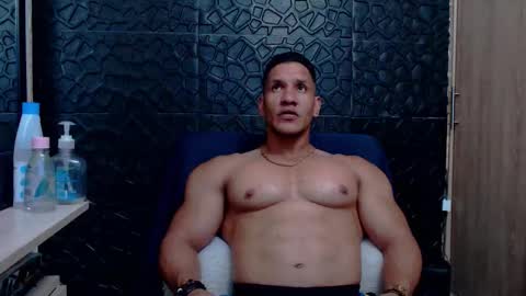 Snapshot of viktorherrera chatting on February 6, 3:33 am Viktor Herrera online show from February 6, 3:33 am