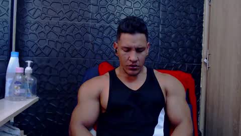 Snapshot of viktorherrera chatting on February 8, 3:15 pm Viktor Herrera online show from February 8, 3:15 pm