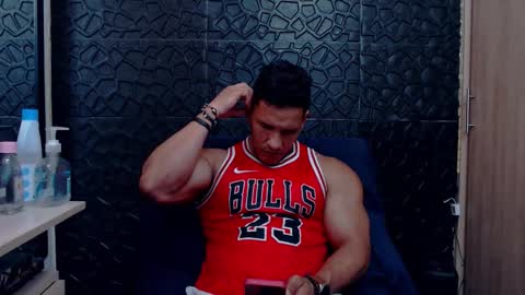 Snapshot of viktorherrera chatting on February 11, 6:57 pm Viktor Herrera online show from February 11, 6:57 pm