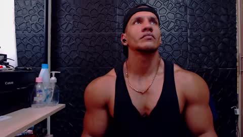 Snapshot of viktorherrera chatting on February 13, 4:47 pm Viktor Herrera online show from February 13, 4:47 pm