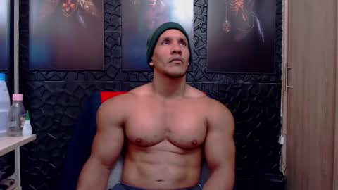 Snapshot of viktorherrera chatting on February 19, 6:59 pm Viktor Herrera online show from February 19, 6:59 pm