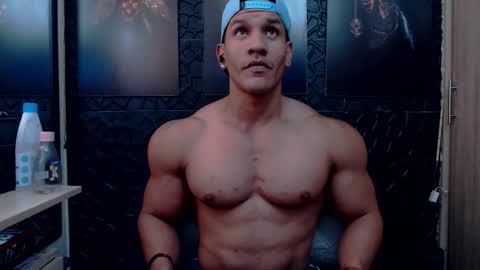 Snapshot of viktorherrera chatting on February 25, 6:17 pm Viktor Herrera online show from February 25, 6:17 pm