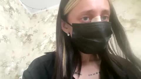 Snapshot of viktoria9898 chatting on April 27, 12:25 pm Sweett online show from April 27, 12:25 pm