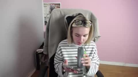 Snapshot of viktoria_lovely chatting on March 18, 10:40 am viktoria_lovely online show from March 18, 10:40 am