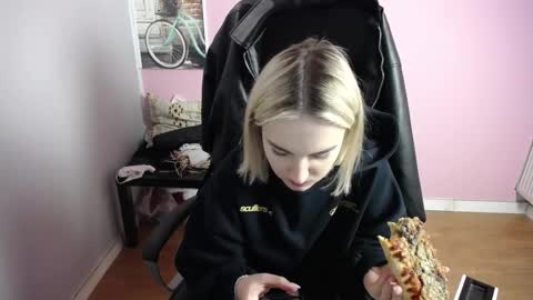 Snapshot of viktoria_lovely chatting on March 26, 8:53 am viktoria_lovely online show from March 26, 8:53 am
