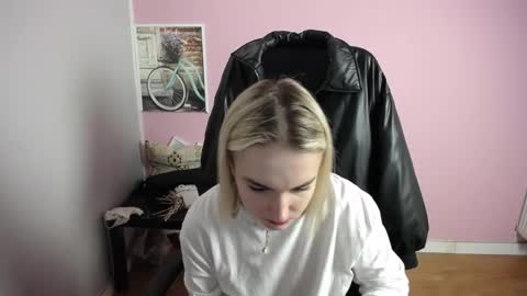 Snapshot of viktoria_lovely chatting on April 9, 11:15 am viktoria_lovely online show from April 9, 11:15 am