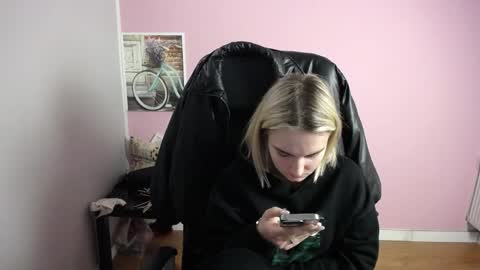 Snapshot of viktoria_lovely chatting on April 10, 6:29 am viktoria_lovely online show from April 10, 6:29 am