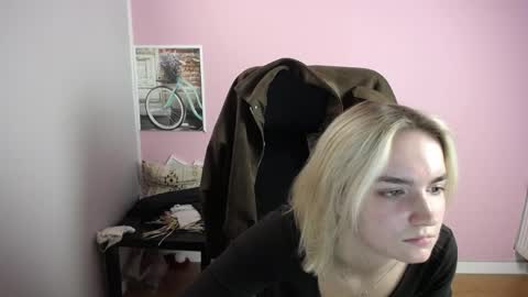 Snapshot of viktoria_lovely chatting on April 15, 9:49 am viktoria_lovely online show from April 15, 9:49 am