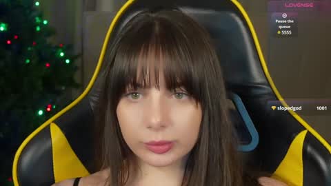 Snapshot of viktoria_storm chatting on December 15, 10:37 pm Alisa online show from December 15, 10:37 pm