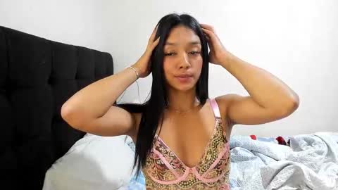 Snapshot of vinaly_y chatting on September 24, 5:11 am Vinaly online show from September 24, 5:11 am