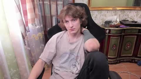 Snapshot of vince__dice chatting on February 18, 8:43 am Dimoooooon online show from February 18, 8:43 am