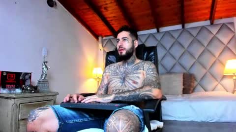 Snapshot of vincentsartori chatting on April 14, 12:22 pm Vincent Sartori online show from April 14, 12:22 pm