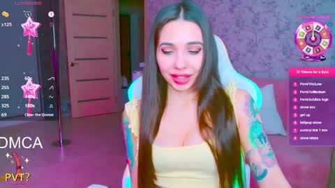 Snapshot of vinkiepinkie chatting on April 24, 5:48 pm Vinkiepinkie online show from April 24, 5:48 pm