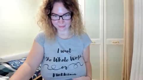 Snapshot of viodetta chatting on February 3, 6:57 pm viodetta online show from February 3, 6:57 pm