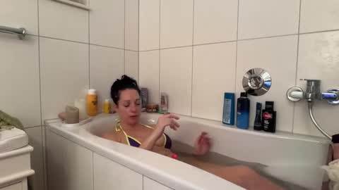 Snapshot of viola_beck chatting on February 13, 6:15 pm Vio online show from February 13, 6:15 pm