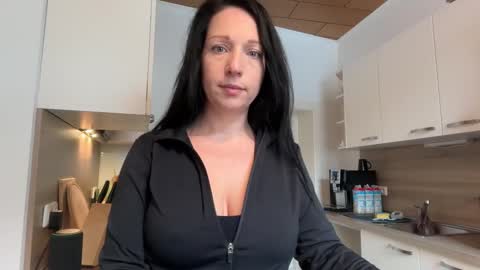 Snapshot of viola_beck chatting on February 14, 12:24 pm Vio online show from February 14, 12:24 pm