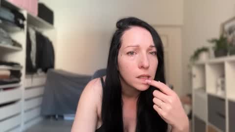 Snapshot of viola_beck chatting on February 15, 10:58 am Vio online show from February 15, 10:58 am