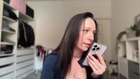 Snapshot of viola_beck chatting on March 13, 10:00 am Vio online show from March 13, 10:00 am