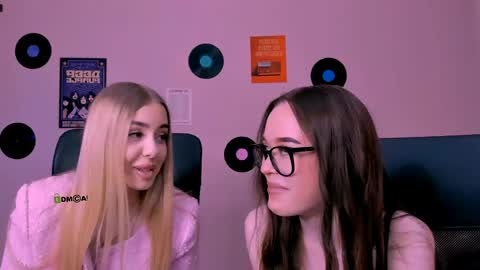 Snapshot of viola_sweet_ chatting on May 13, 8:34 am viola_sweet_ online show from May 13, 8:34 am