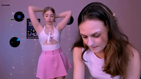 Snapshot of viola_sweet_ chatting on May 20, 9:26 am viola_sweet_ online show from May 20, 9:26 am