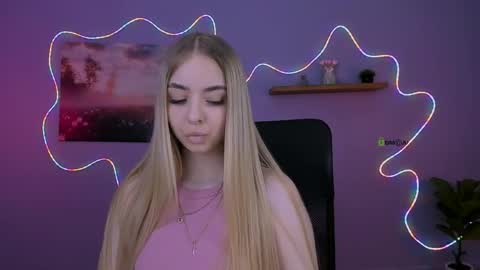 Snapshot of viola_sweet_ chatting on May 23, 9:02 am viola_sweet_ online show from May 23, 9:02 am