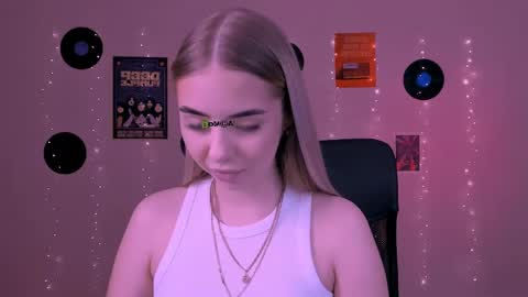 Snapshot of viola_sweet_ chatting on May 29, 8:45 am viola_sweet_ online show from May 29, 8:45 am