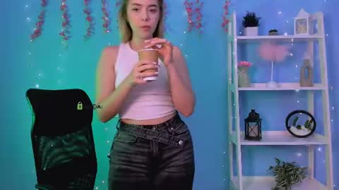 viola_sweet_ online show from July 10, 8:29 am