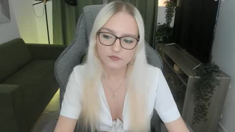 violamore online show from April 7, 6:08 pm