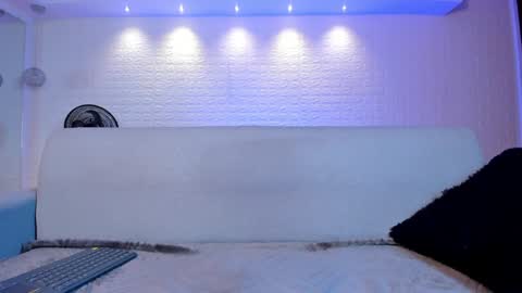 Violett  Everyday From 0530 to 1430 Col Time online show from February 7, 4:56 pm