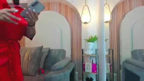 Snapshot of violeet_scottt chatting on February 14, 10:23 am Violette online show from February 14, 10:23 am