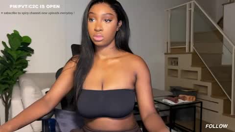Snapshot of violet6xft chatting on March 6, 8:44 am Fantasy Black Girl online show from March 6, 8:44 am