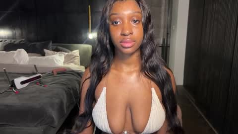 Snapshot of violet6xft chatting on May 11, 4:04 pm Fantasy Black Girl online show from May 11, 4:04 pm