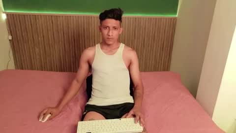 violet_and_dylan online show from December 21, 12:12 pm