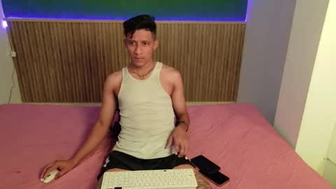 violet_and_dylan online show from December 22, 12:35 pm