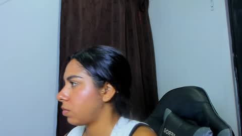 Violet and Myers online show from April 4, 6:27 pm