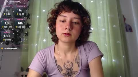 Snapshot of violet_bluee chatting on January 31, 8:18 pm Violet online show from January 31, 8:18 pm