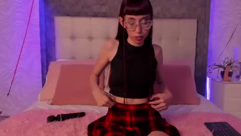 Snapshot of violet_bss chatting on June 28, 9:10 pm Violet online show from June 28, 9:10 pm
