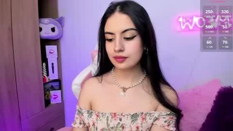 Snapshot of violet_catt chatting on December 6, 5:11 pm Violeta  online show from December 6, 5:11 pm