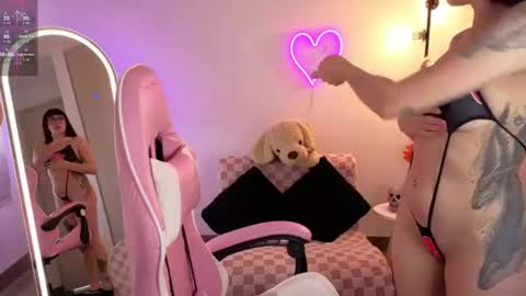 violet online show from June 13, 8:40 pm