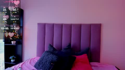 violet online show from April 1, 12:39 pm