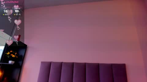 violet online show from April 8, 12:38 pm