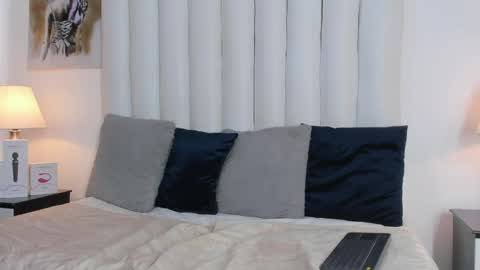 Snapshot of violet_queen2 chatting on April 15, 7:58 pm Mary online show from April 15, 7:58 pm