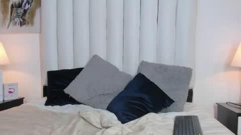 Snapshot of violet_queen2 chatting on April 16, 9:39 pm Mary online show from April 16, 9:39 pm