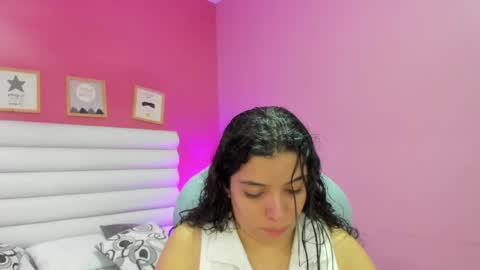 violet_sinclair online show from May 28, 11:18 am