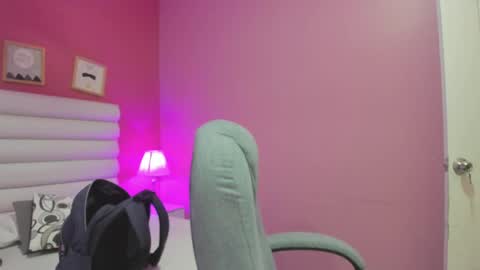 violet_sinclair online show from May 30, 11:18 am