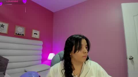 Snapshot of violet_sinclair chatting on July 7, 11:14 am violet_sinclair online show from July 7, 11:14 am
