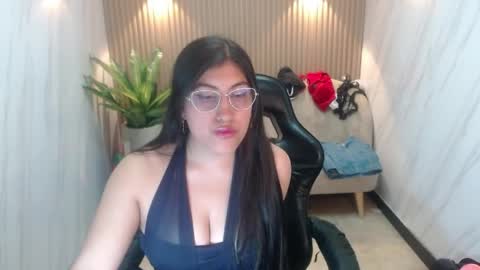 Violet online show from May 22, 8:25 pm